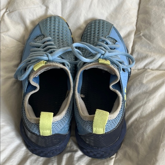 Yonex Blue Athletic Shoes - Picture 2 of 9